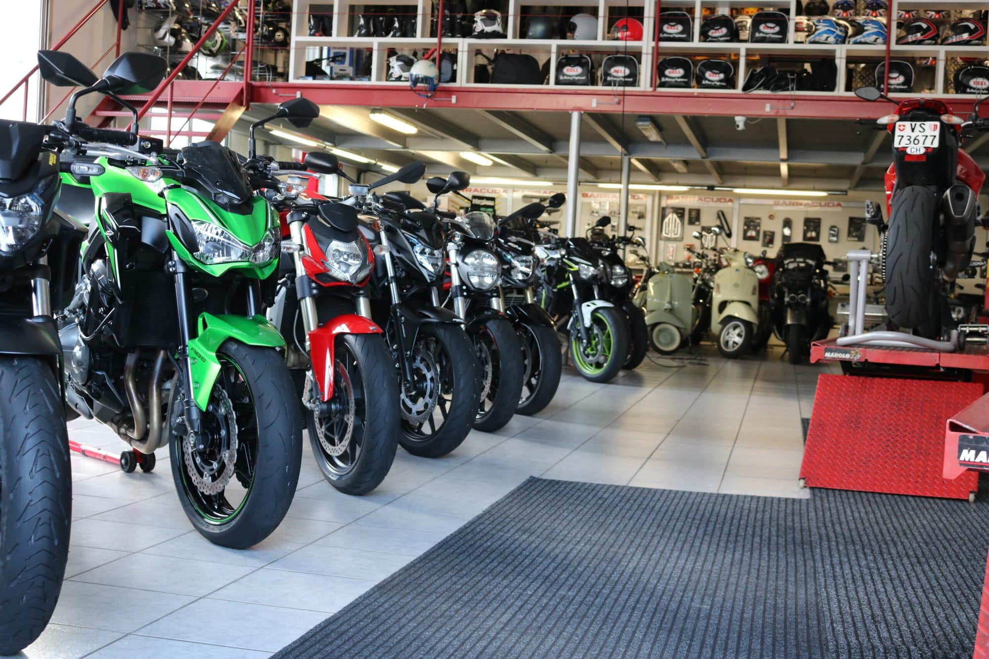 Motos neuves et d'occasion dans le showroom